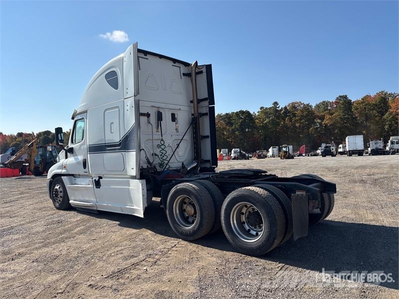 Freightliner Cascadia 125 6x4 T/A Sleeper Truck Tractor Влекачи