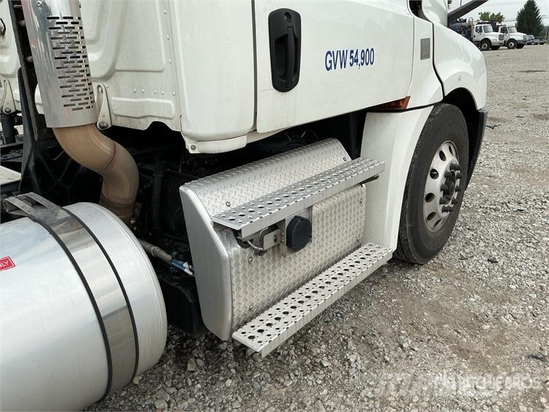 Freightliner Cascadia 126 وحدات الجر