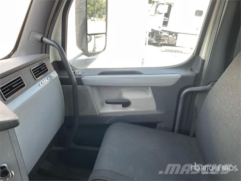 Freightliner Cascadia 126 Vetopöytäautot