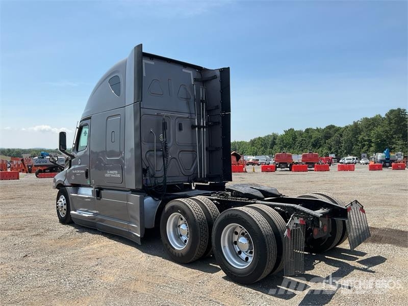 Freightliner Cascadia 126 6x4 T/A Sleeper Truck Tractor وحدات الجر