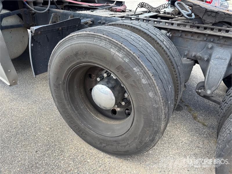 Freightliner Cascadia 125 6x4 T/A Sleeper Truck Tractor Cabezas tractoras