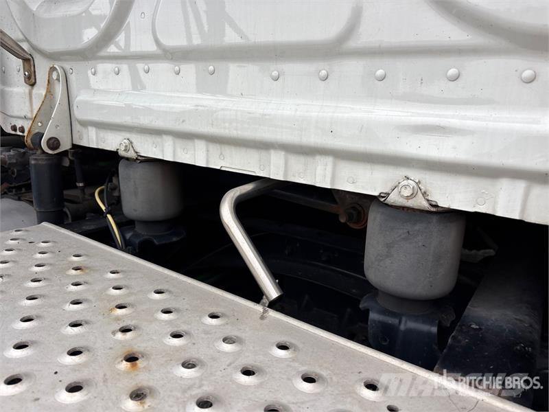 Freightliner Cascadia 126 6x4 T/A Sleeper Truck Tractor Tractor Units