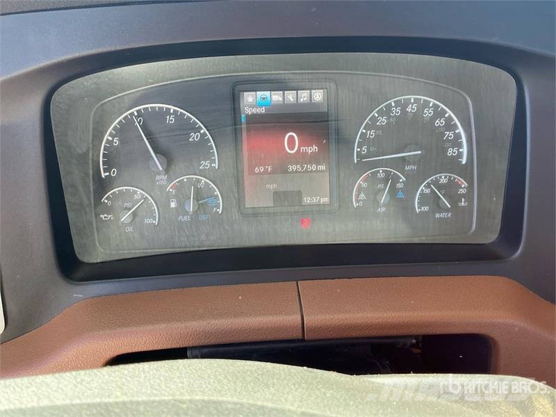 Freightliner Cascadia 126 Седельные тягачи
