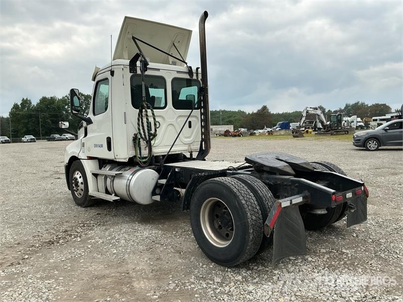 Freightliner Cascadia 126 وحدات الجر