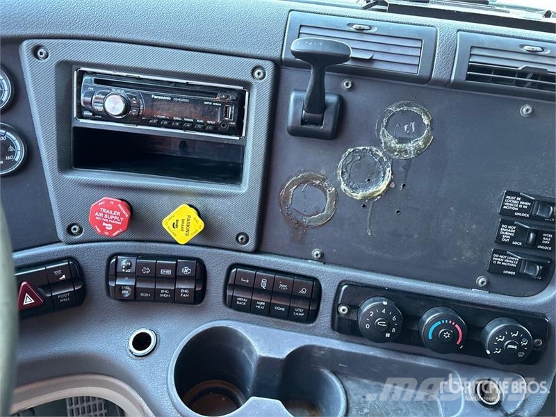 Freightliner Cascadia 125 6x4 T/A Sleeper Truck Tractor Cabezas tractoras