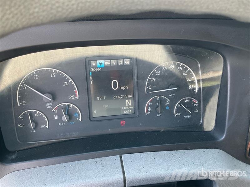 Freightliner Cascadia 126 T/A Sleeper Truck Tractor Dragbilar