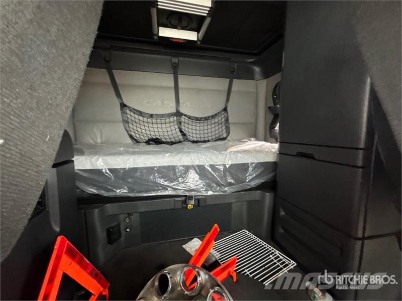 Freightliner Cascadia 126 6x4 T/A Sleeper Truck Tractor (Inoper Tracteur routier