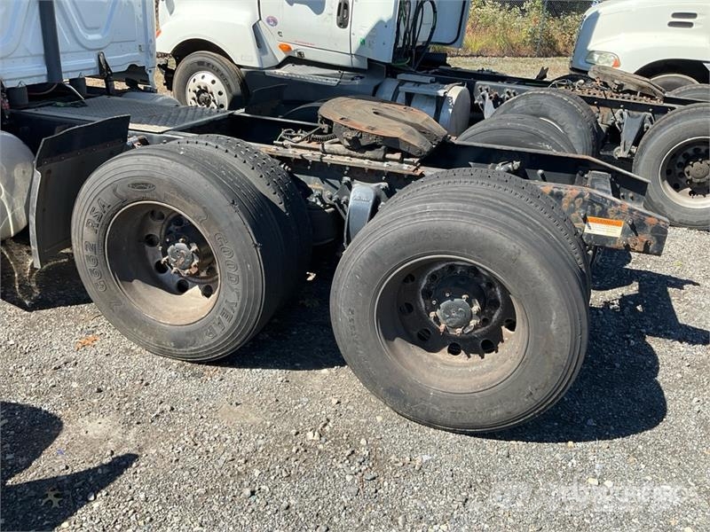 Freightliner Cascadia 125 6x4 T/A Sleeper Truck Tractor Sadulveokid
