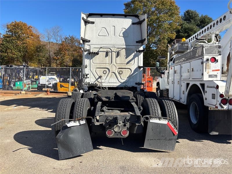 Freightliner Cascadia 6x4 T/A Sleeper Truck Tractor (Inoperable Cabezas tractoras