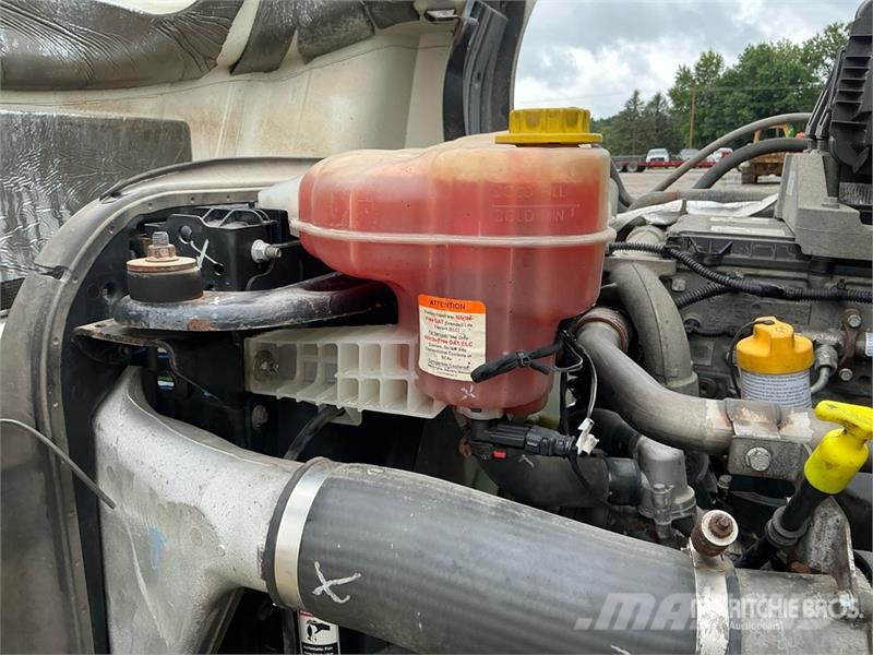 Freightliner Cascadia 126 Vetopöytäautot