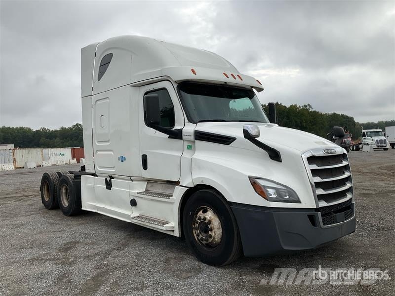 Freightliner Cascadia 126 6x4 T/A Sleeper Truck Tractor 中古トラクターヘッド | トレーラーヘッド