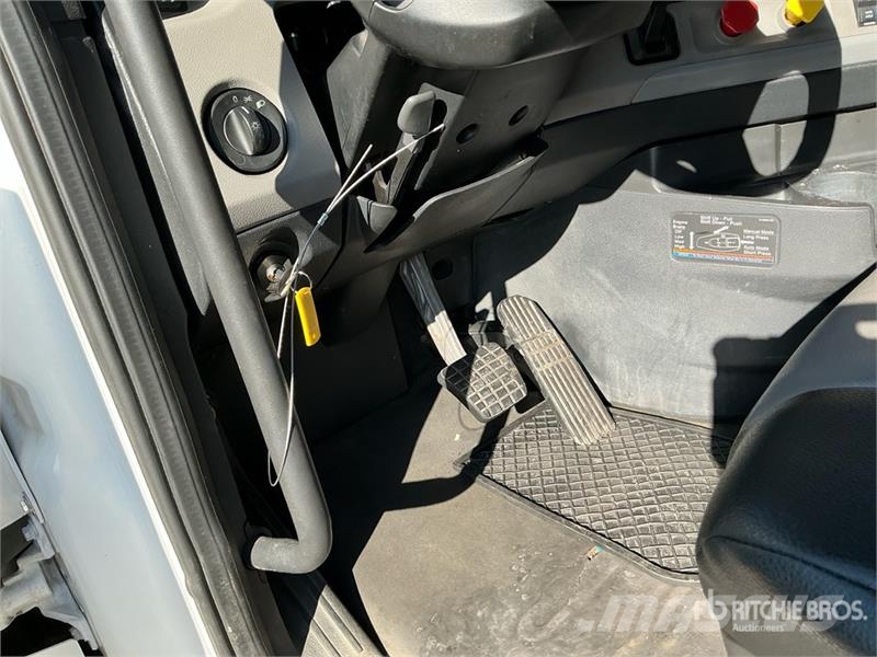 Freightliner Cascadia 126 6x4 T/A Sleeper Truck Tractor Тягачі