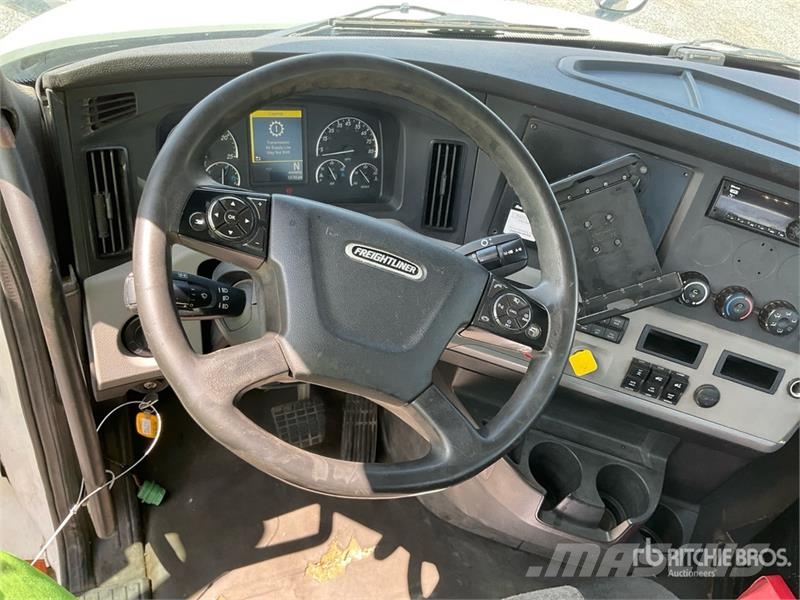 Freightliner Cascadia 126 Vetopöytäautot