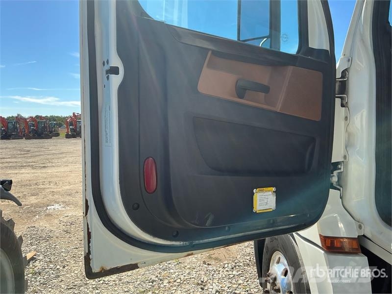 Freightliner Cascadia 126 Седельные тягачи