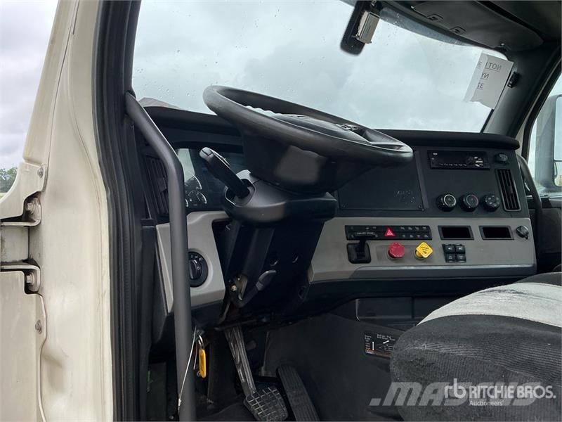 Freightliner Cascadia 126 Vetopöytäautot