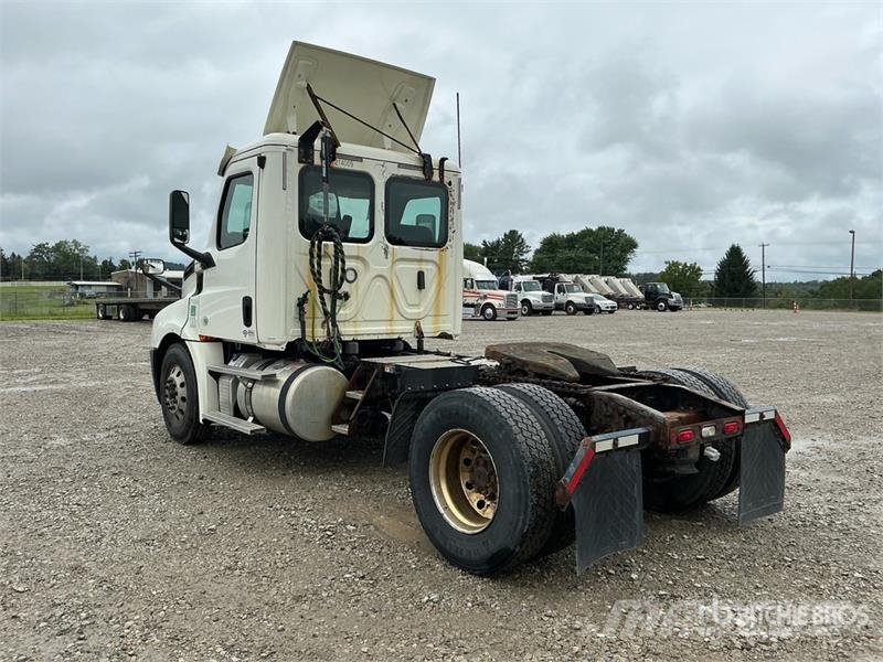 Freightliner Cascadia 126 Vetopöytäautot