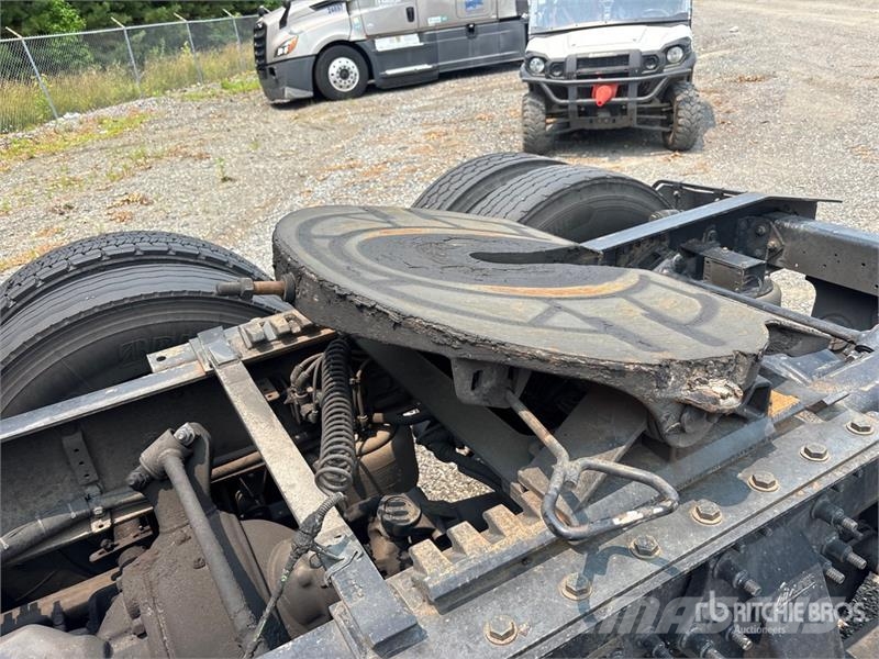 Freightliner Cascadia 125 6x4 T/A Sleeper Truck Tractor (Inoper Tractor Units