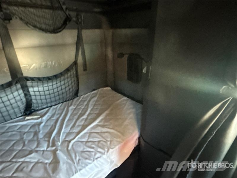 Freightliner Cascadia 126 6x4 T/A Sleeper Truck Tractor Cavalos mecânicos