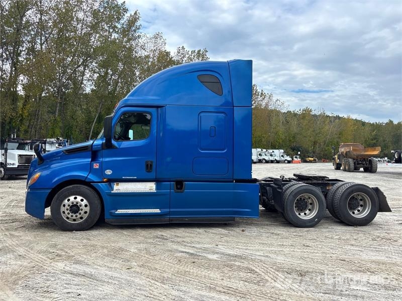 Freightliner Cascadia 126 6x4 T/A Sleeper Truck Tractor Tractores (camiões)
