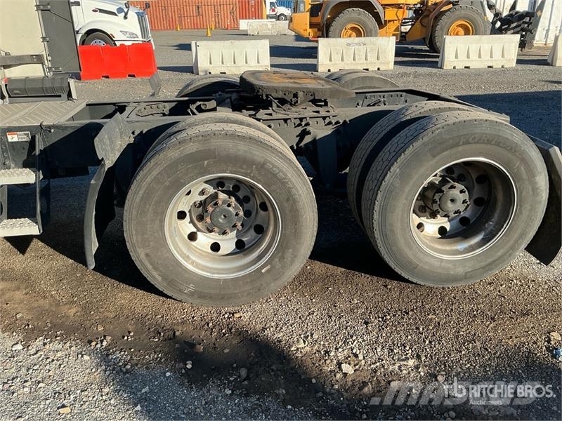 Freightliner Cascadia 126 T/A Sleeper Truck Tractor Nyergesvontatók