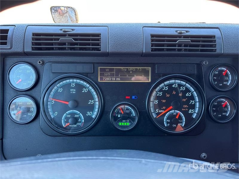 Freightliner Cascadia 125 6x4 T/A Sleeper Truck Tractor Cabezas tractoras