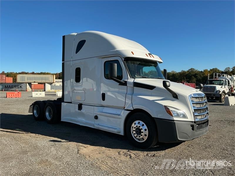 Freightliner Cascadia 126 6x4 T/A Sleeper Truck Tractor Тягачі