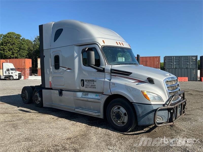 Freightliner Cascadia 126 6x4 T/A Sleeper Truck Tractor Тягачі