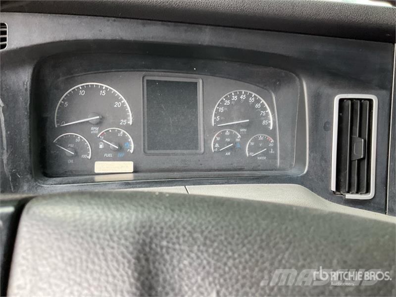 Freightliner Cascadia 126 6x4 T/A Sleeper Truck Tractor Седельные тягачи