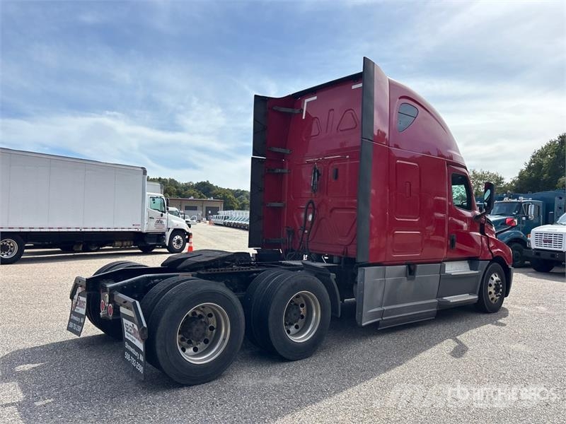 Freightliner Cascadia 126 6x4 T/A Sleeper Truck Tractor Trekkers