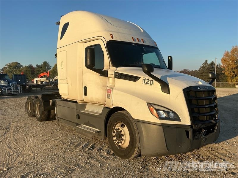 Freightliner Cascadia 126 6x4 T/A Sleeper Truck Tractor Vilcēji