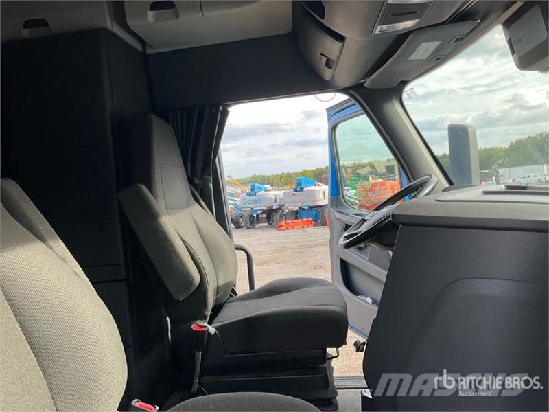 Freightliner Cascadia 126 6x4 T/A Sleeper Truck Tractor Motrici e Trattori Stradali