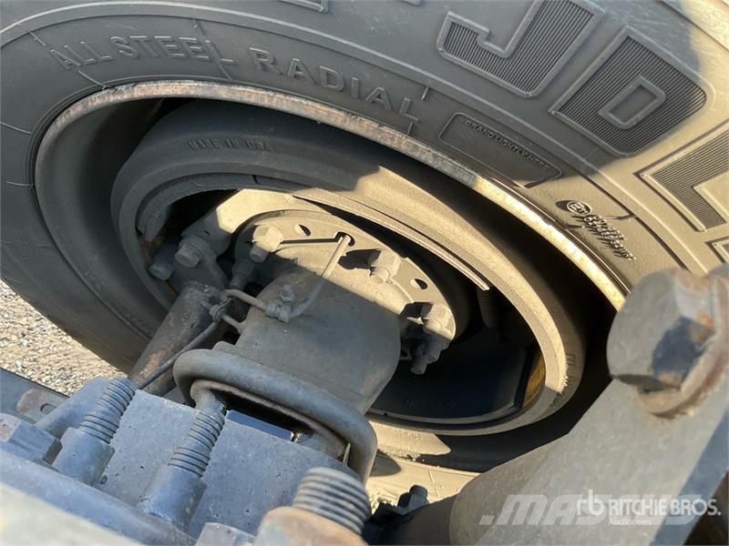 Freightliner Cascadia 126 6x4 T/A Sleeper Truck Tractor Тягачі