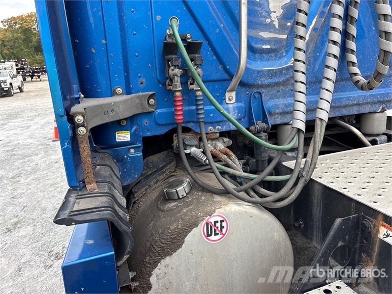 Freightliner Cascadia 126 6x4 T/A Sleeper Truck Tractor Tractores (camiões)