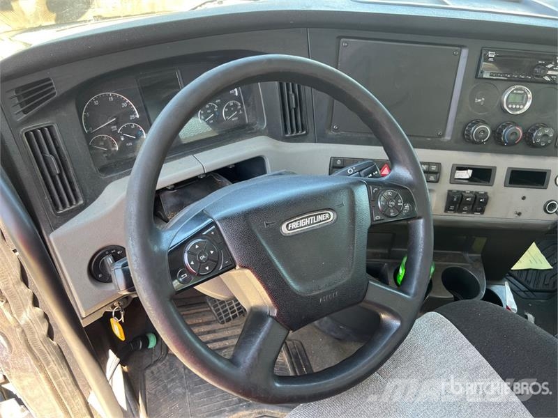 Freightliner Cascadia 126 Vetopöytäautot