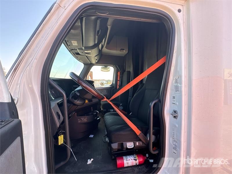 Freightliner Cascadia 126 6x4 T/A Sleeper Truck Tractor Tegljači