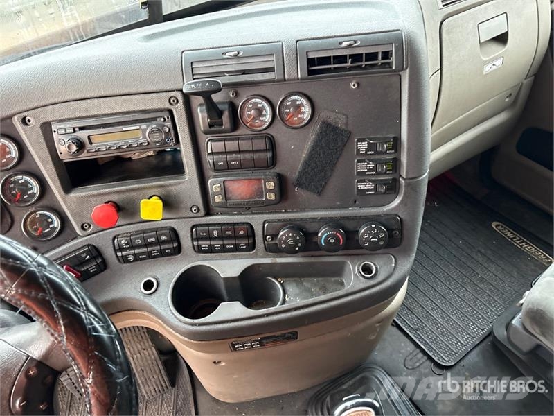 Freightliner Cascadia 125 6x4 T/A Sleeper Truck Tractor Tegljači