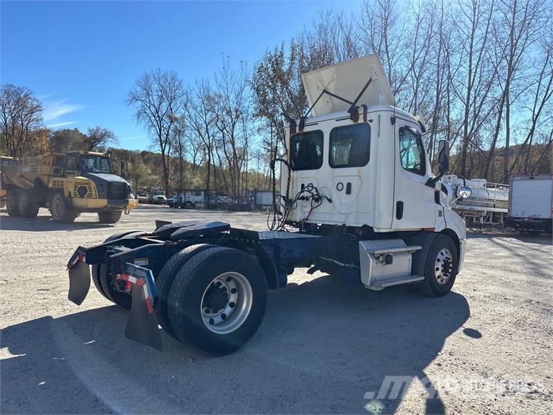 Freightliner Cascadia 116 Trekkers