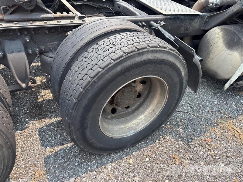 Freightliner Cascadia 125 6x4 T/A Sleeper Truck Tractor (Inoper Tractor Units