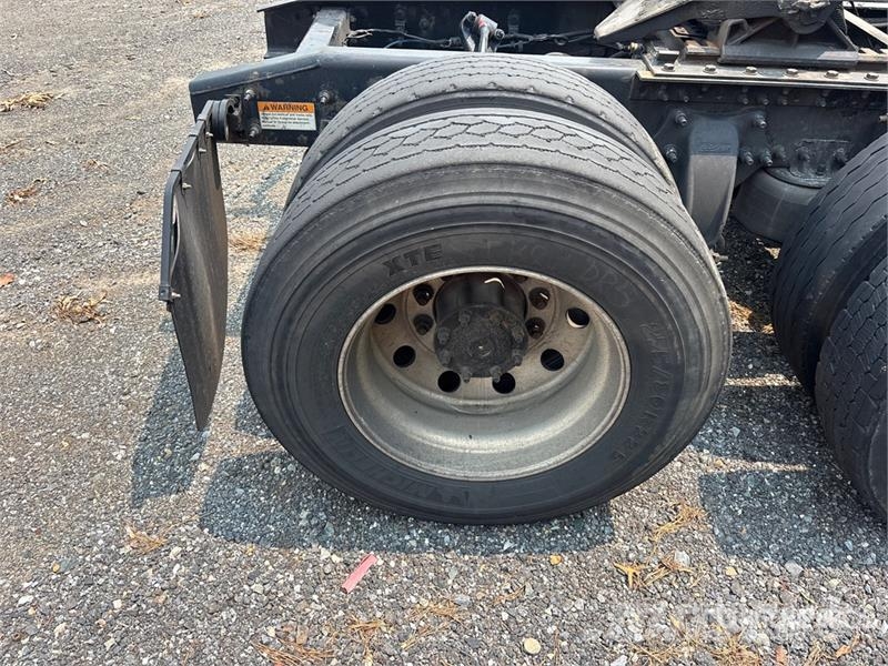 Freightliner Cascadia 125 6x4 T/A Sleeper Truck Tractor (Inoper Tractor Units