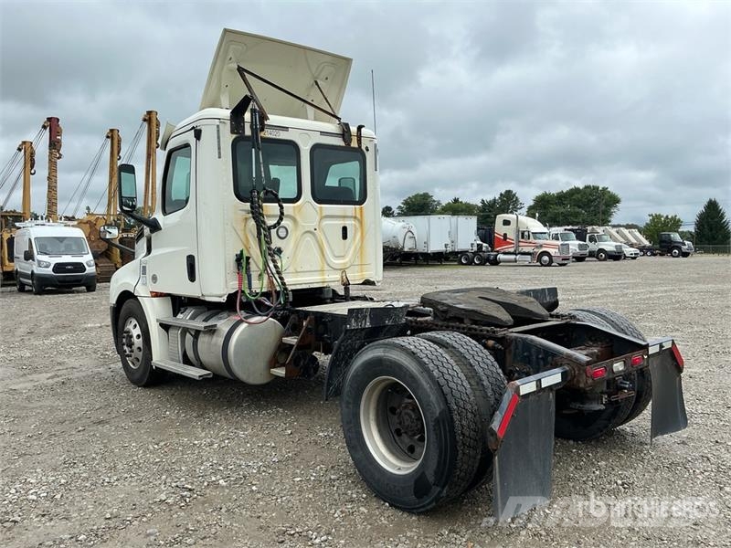 Freightliner Cascadia 126 Vetopöytäautot