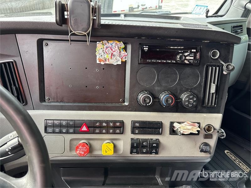 Freightliner Cascadia 126 6x4 T/A Sleeper Truck Tractor Sattelzugmaschinen