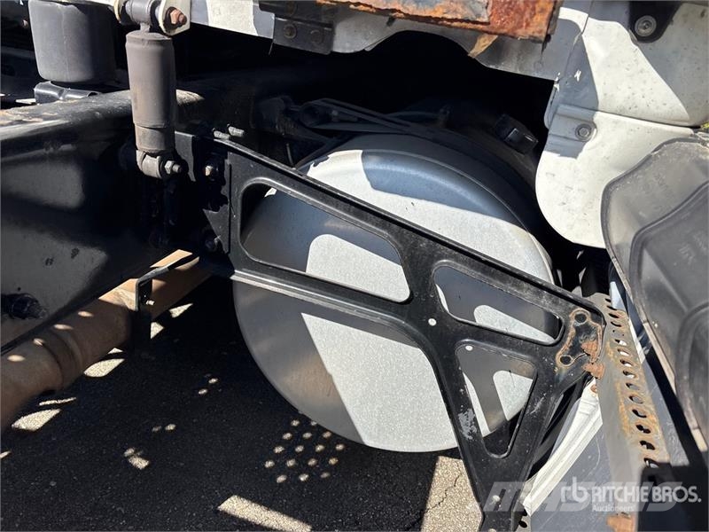 Freightliner Cascadia 126 6x4 T/A Sleeper Truck Tractor (Inoper Тягачі