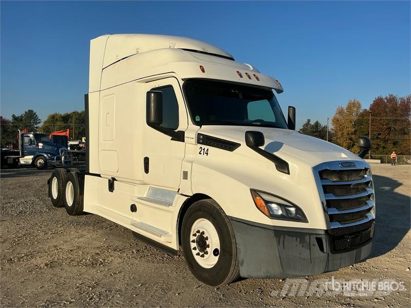 Freightliner Cascadia 126 6x4 T/A Sleeper Truck Tractor Vilcēji