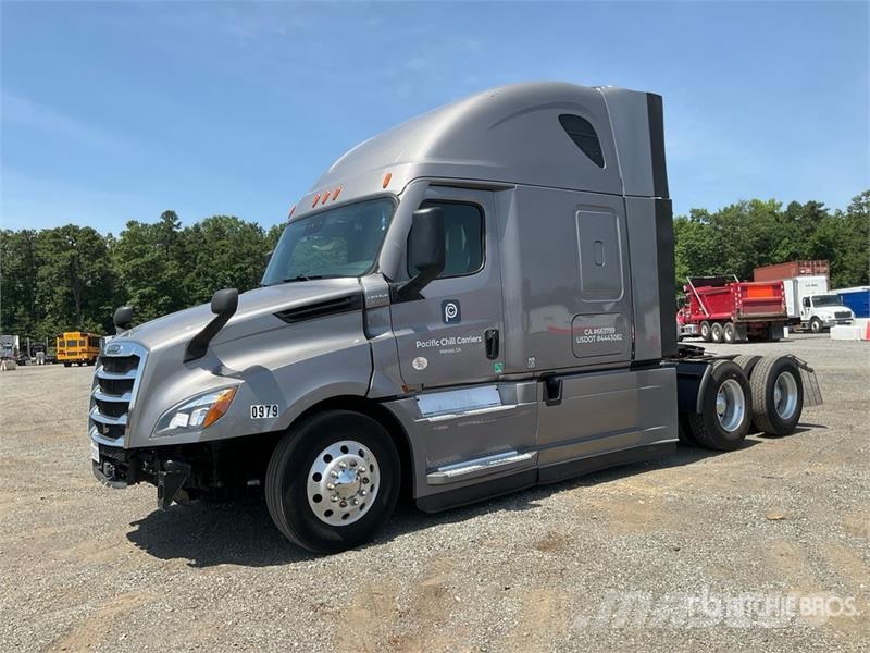 Freightliner Cascadia 126 6x4 T/A Sleeper Truck Tractor وحدات الجر
