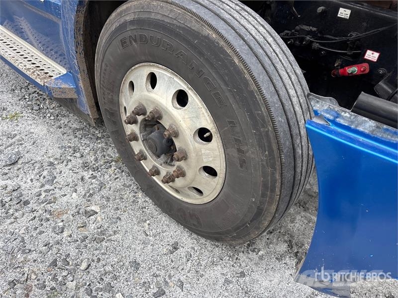 Freightliner Cascadia 126 6x4 T/A Sleeper Truck Tractor Tractores (camiões)