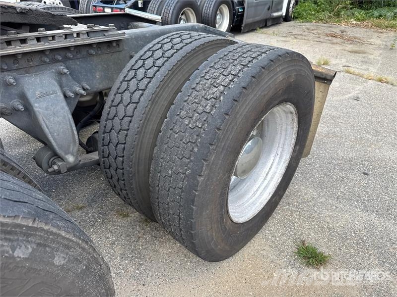Freightliner Cascadia 125 6x4 T/A Sleeper Truck Tractor Cabezas tractoras