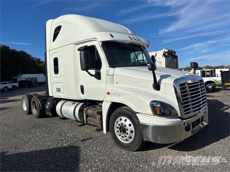 Freightliner Cascadia 125 6x4 T/A Sleeper Truck Tractor (Inoper Tractor Units