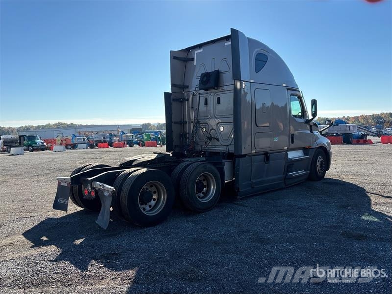 Freightliner Cascadia 126 6x4 T/A Sleeper Truck Tractor Cavalos mecânicos