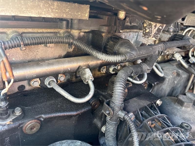 Freightliner Cascadia 125 6x4 T/A Sleeper Truck Tractor 中古トラクターヘッド | トレーラーヘッド
