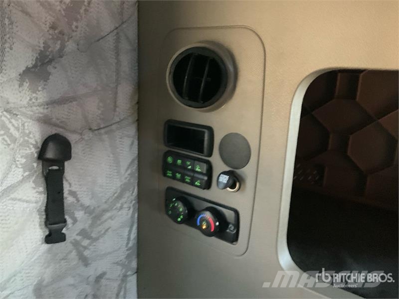 Freightliner Cascadia 125 Truck Tractor Units